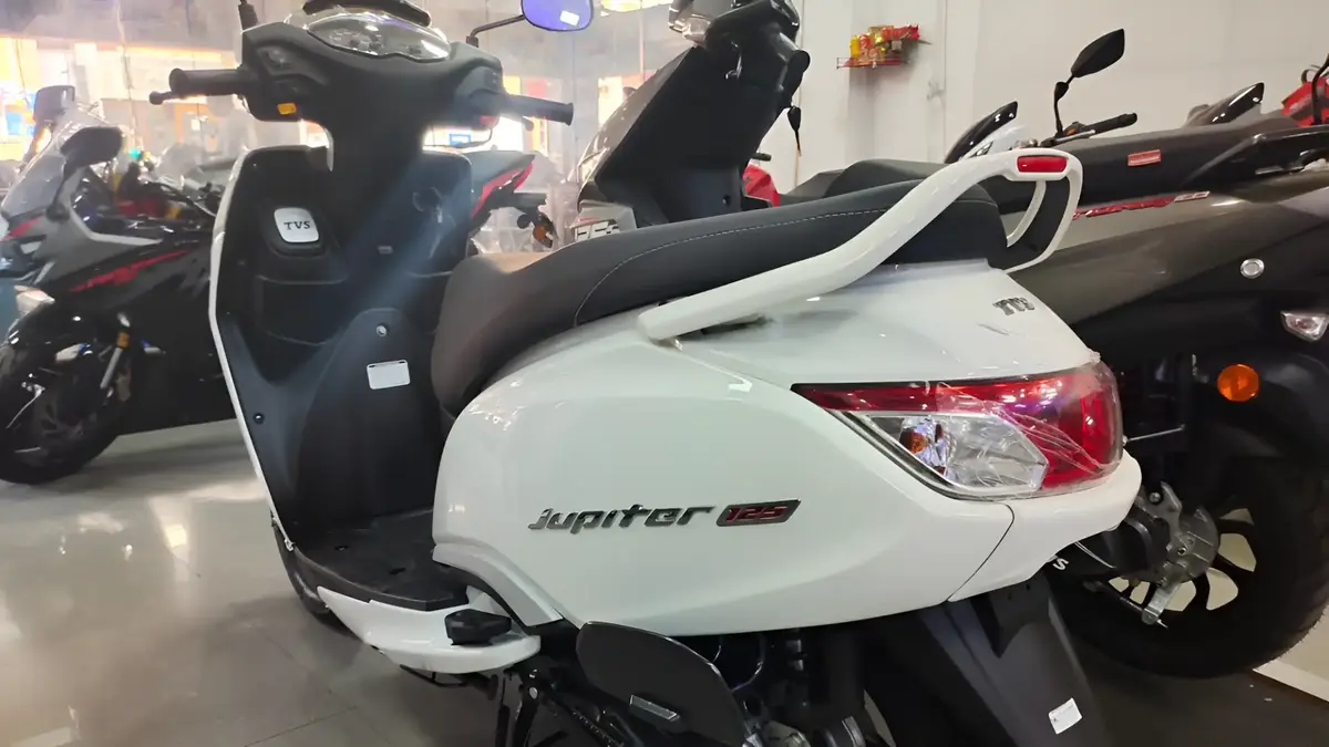 TVS ने रच डाला इतिहास ला दिया Jupiter 125 अब CNG में - मात्र ₹30,000 के साथ 100km की फर्राटेदार माइलेज और धाकड़ Looks